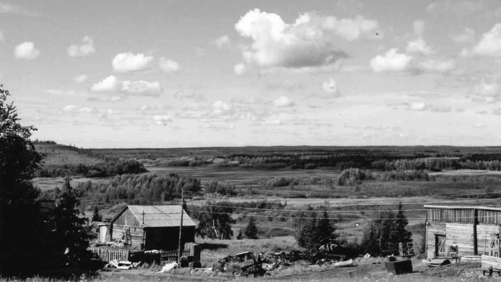 Село Кутопьюган расположилось на южном берегу Обской губы. Когда-то тут был пункт обмена оленьего мяса и пушнины на соль, порох и другое. Здесь останавливались оленеводы. Местные жители занимались охотой и рыбалкой. Фото: из архива «Ямал-Медиа»