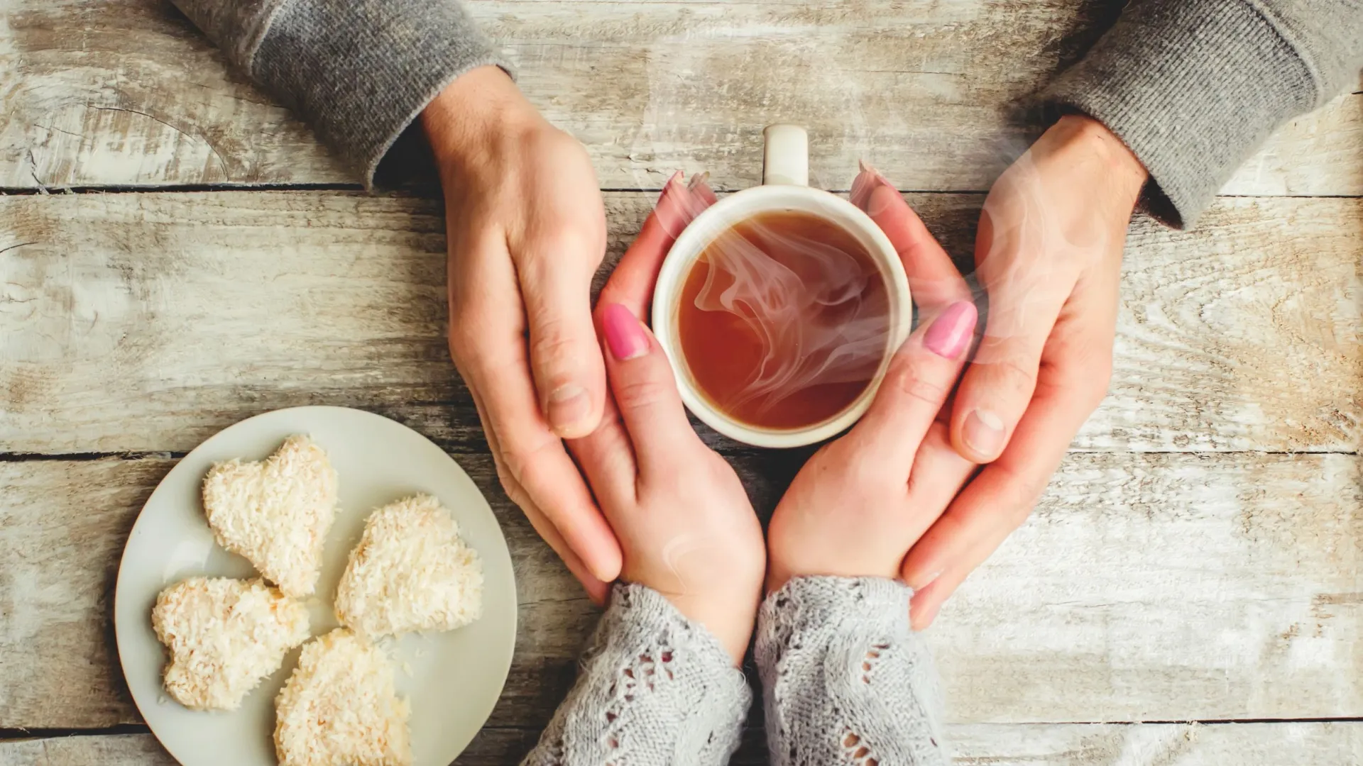 Любящий всегда окружит заботой свою женщину. Фото: Tatevosian Yana/Shutterstock/Fotodom