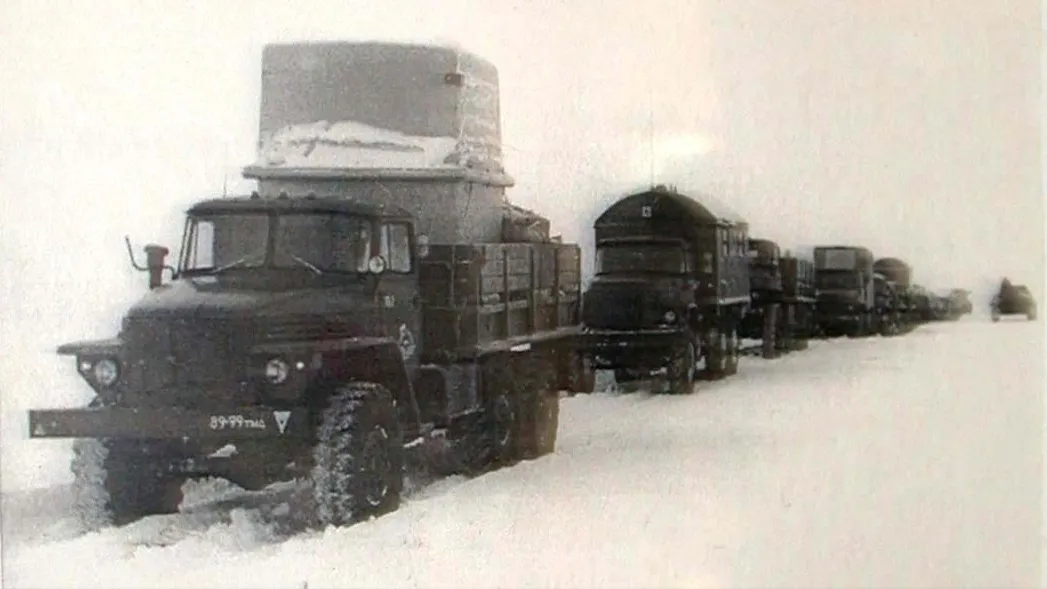 Колонна машин первопроходцев. Фото: служба по связям с общественностью и СМИ ООО «Газпром добыча Ямбург»