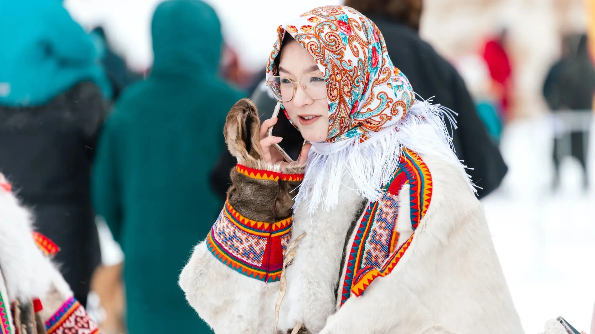 Женщины Ямала очаровательны в любом наряде. Фото: Фёдор Воронов / "Ямал-Медиа"