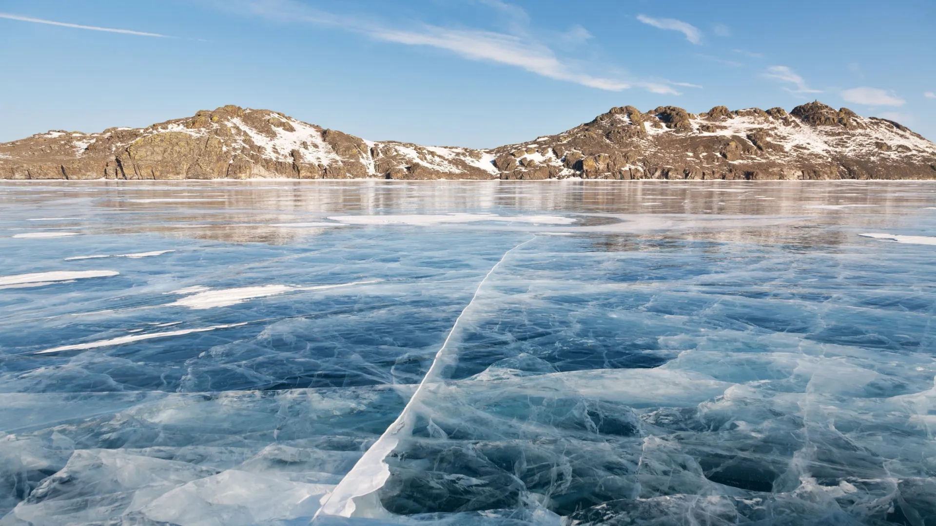 Одно из озер Арктики отныне будет носить имя Артура Чилингарова. Фото: Katvic / shutterstock.com / Fotodom