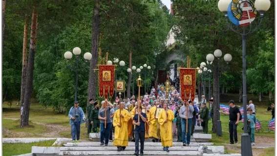 Крестный ход и автопробег прошли в Ноябрьске в один день. Фото: скриншот публикации в группе vk.com/anoyabrsk