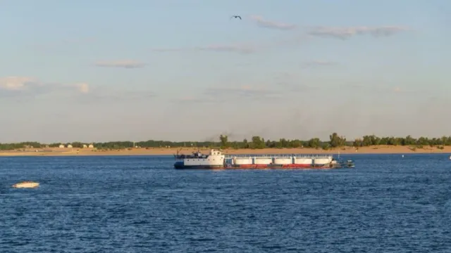 До конца навигации всё топливо должны доставить в пункты назначения. Фото: AnBoris / shutterstock.com / Fotodom