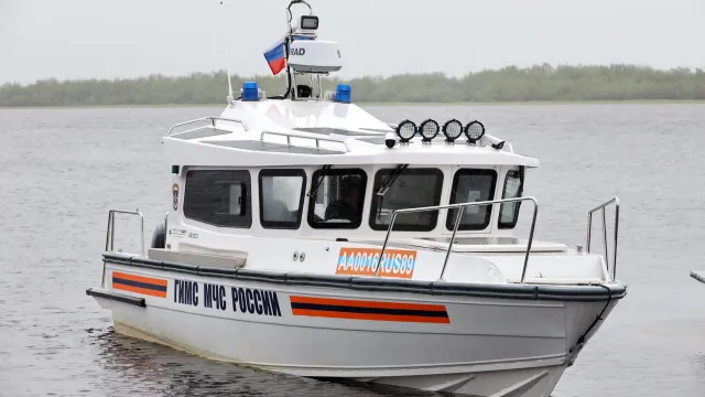 Пассажиров лодки успешно эвакуировали в Салехард. Фото: Василий Петров / АНО «Ямал-Медиа»