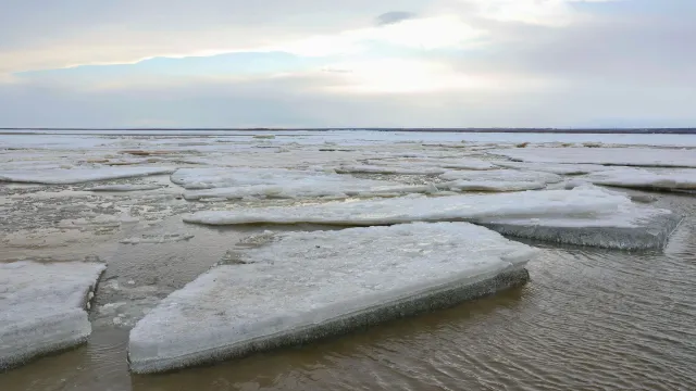 Ледохода в этом году ямальцам пришлось ждать дольше, чем в предыдущем. Фото: Ткачев Андрей / АНО "Ямал-Медиа"