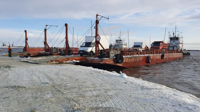 Только от погоды зависит, когда закроется переправа через Обь. Фото: t.me/dtidh