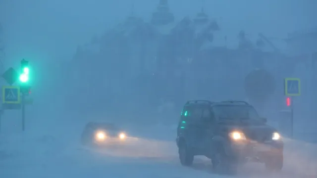 Непогода внесла коррективы в работу автотранспорта. Фото: Андрей Ткачёв / "Ямал-Медиа"